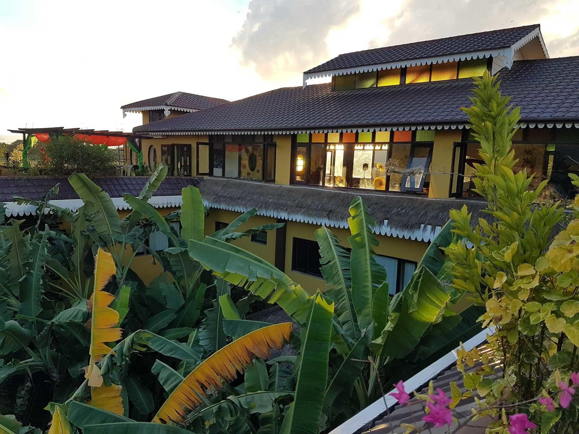 Thanakha Inle Hotel Nyaung Shwe Esterno foto